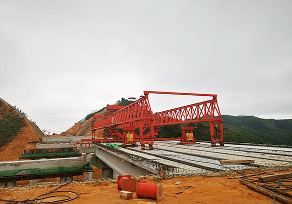 湖北滁州雙懸臂式架橋機(jī)現(xiàn)場(chǎng)案例